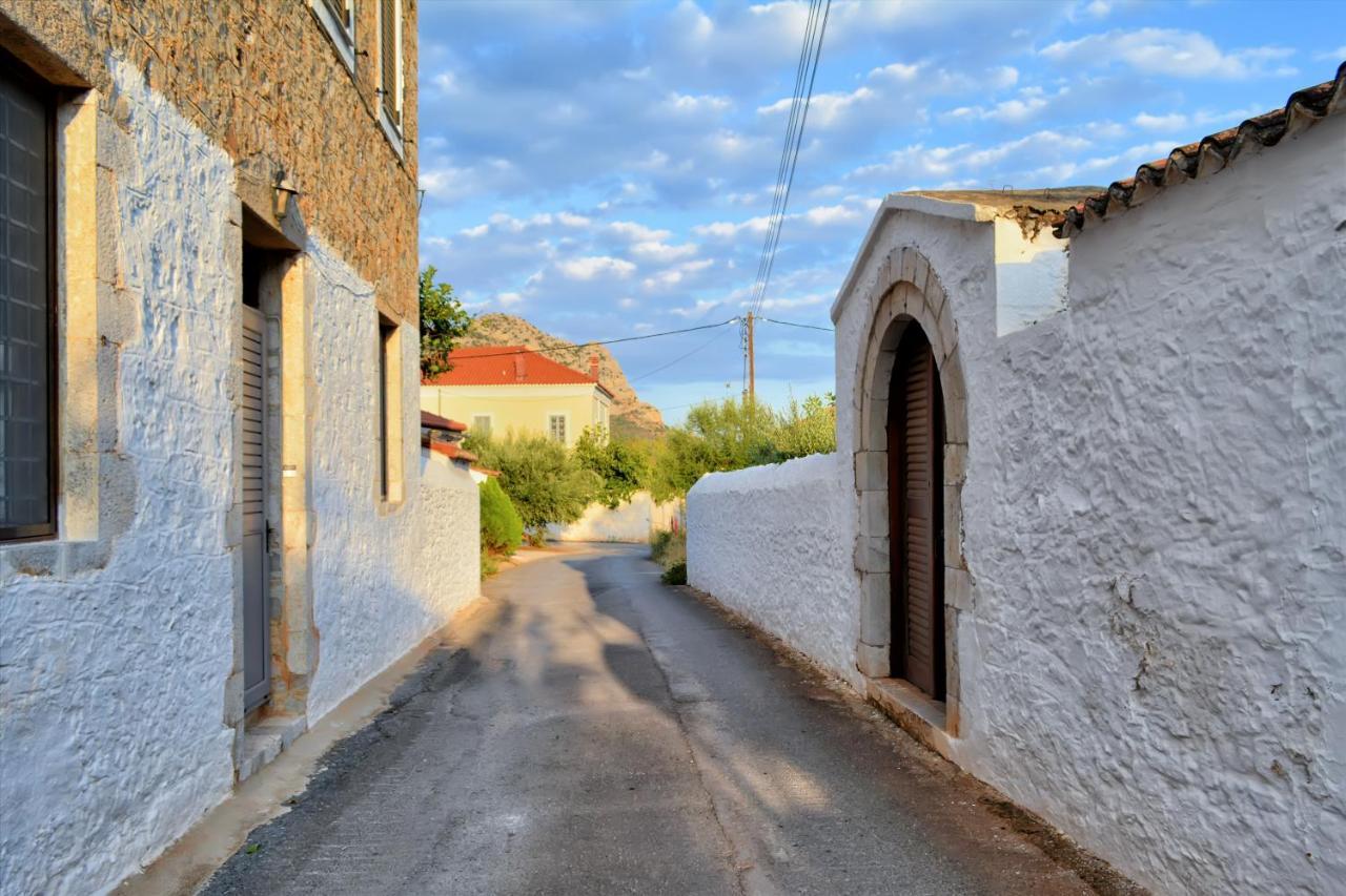 Anna'S Family Home Λεωνίδιο Εξωτερικό φωτογραφία